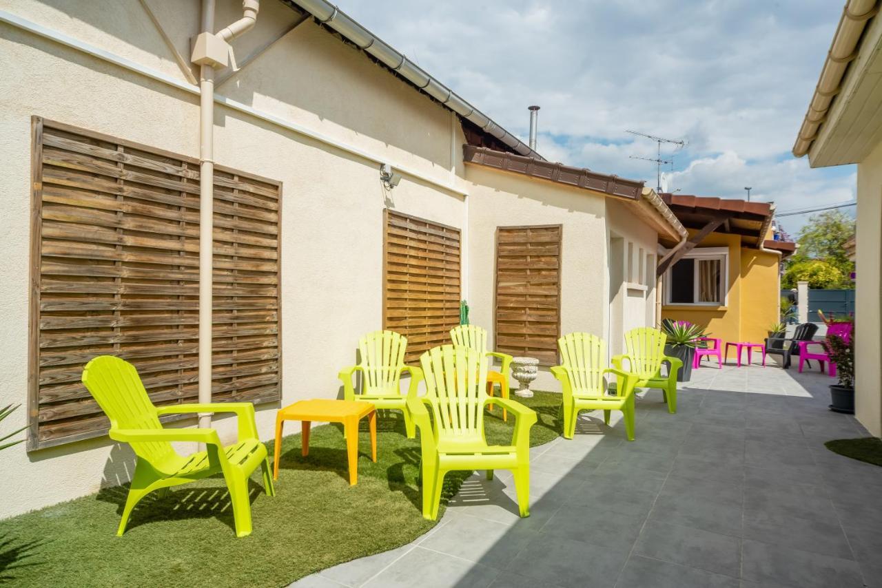 La Serenade - Appartements Confort Avec Terrasse Монтрёй Экстерьер фото
