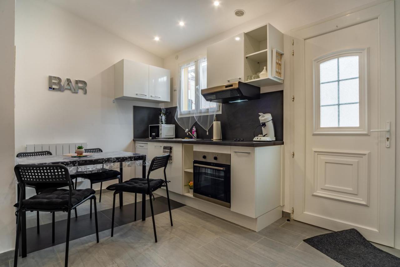 La Serenade - Appartements Confort Avec Terrasse Монтрёй Экстерьер фото