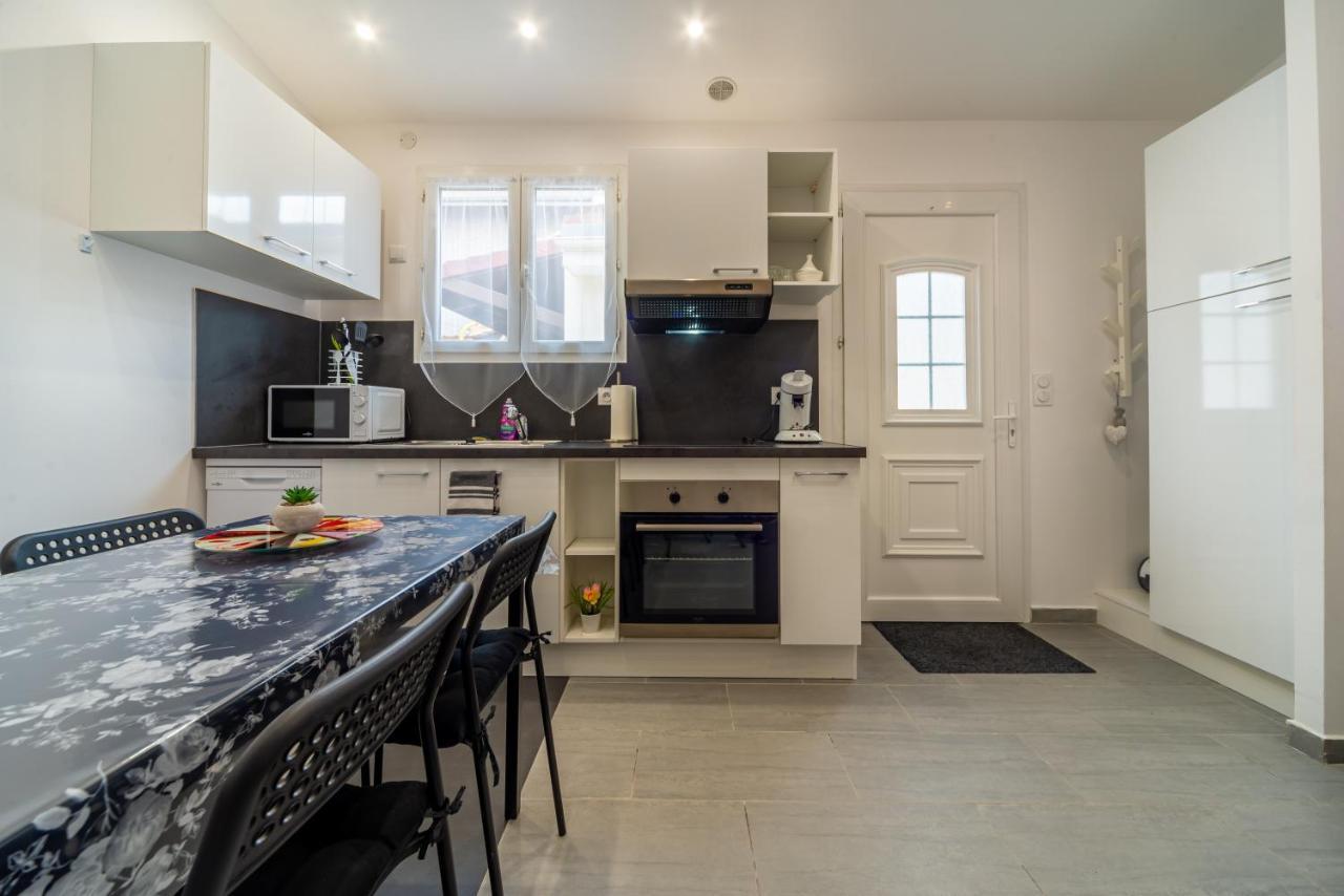 La Serenade - Appartements Confort Avec Terrasse Монтрёй Экстерьер фото