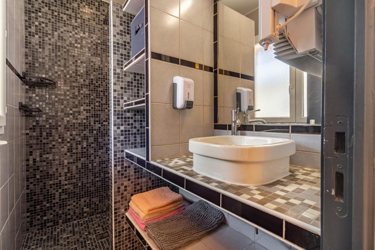 La Serenade - Appartements Confort Avec Terrasse Монтрёй Экстерьер фото