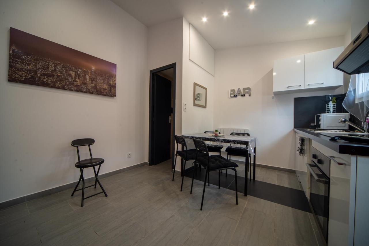 La Serenade - Appartements Confort Avec Terrasse Монтрёй Экстерьер фото